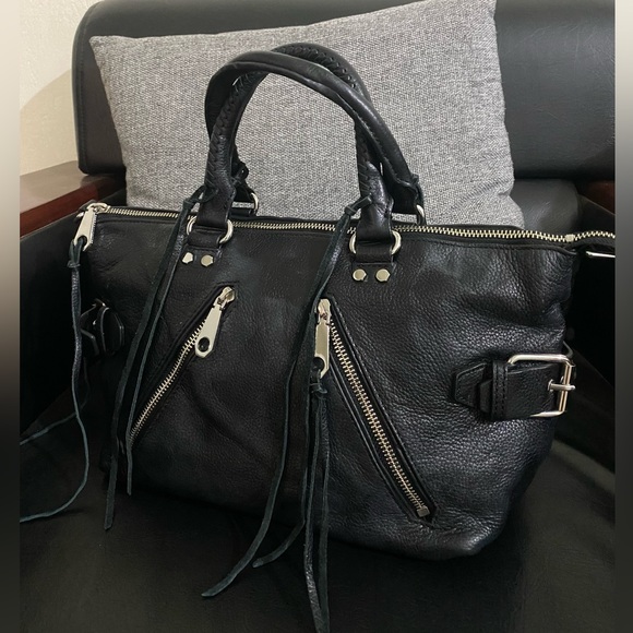 Rebecca Minkoff Handbags - 🛍️SALE🛍️Rebecca minkoff hand bag(Price Fixed)